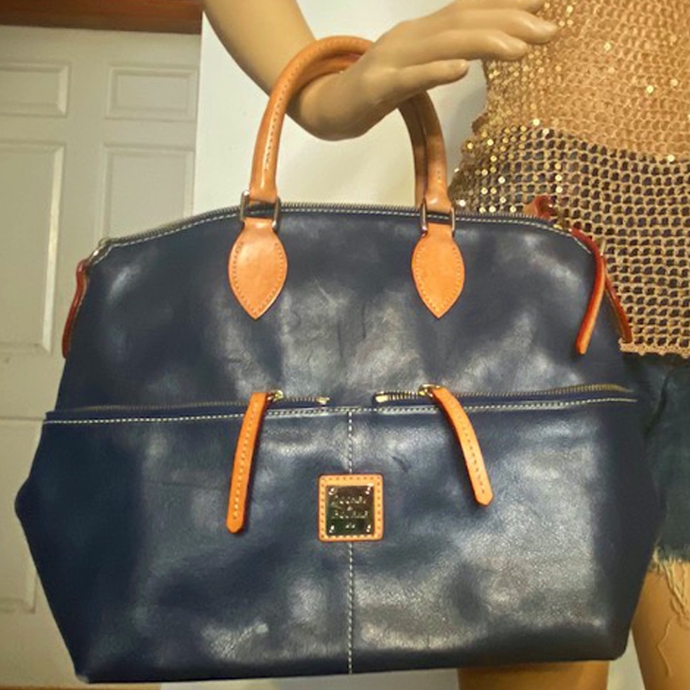 Dooney & Bourke Hand Bag
